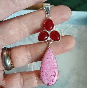 Elegant Red and Pink Pendant Necklace